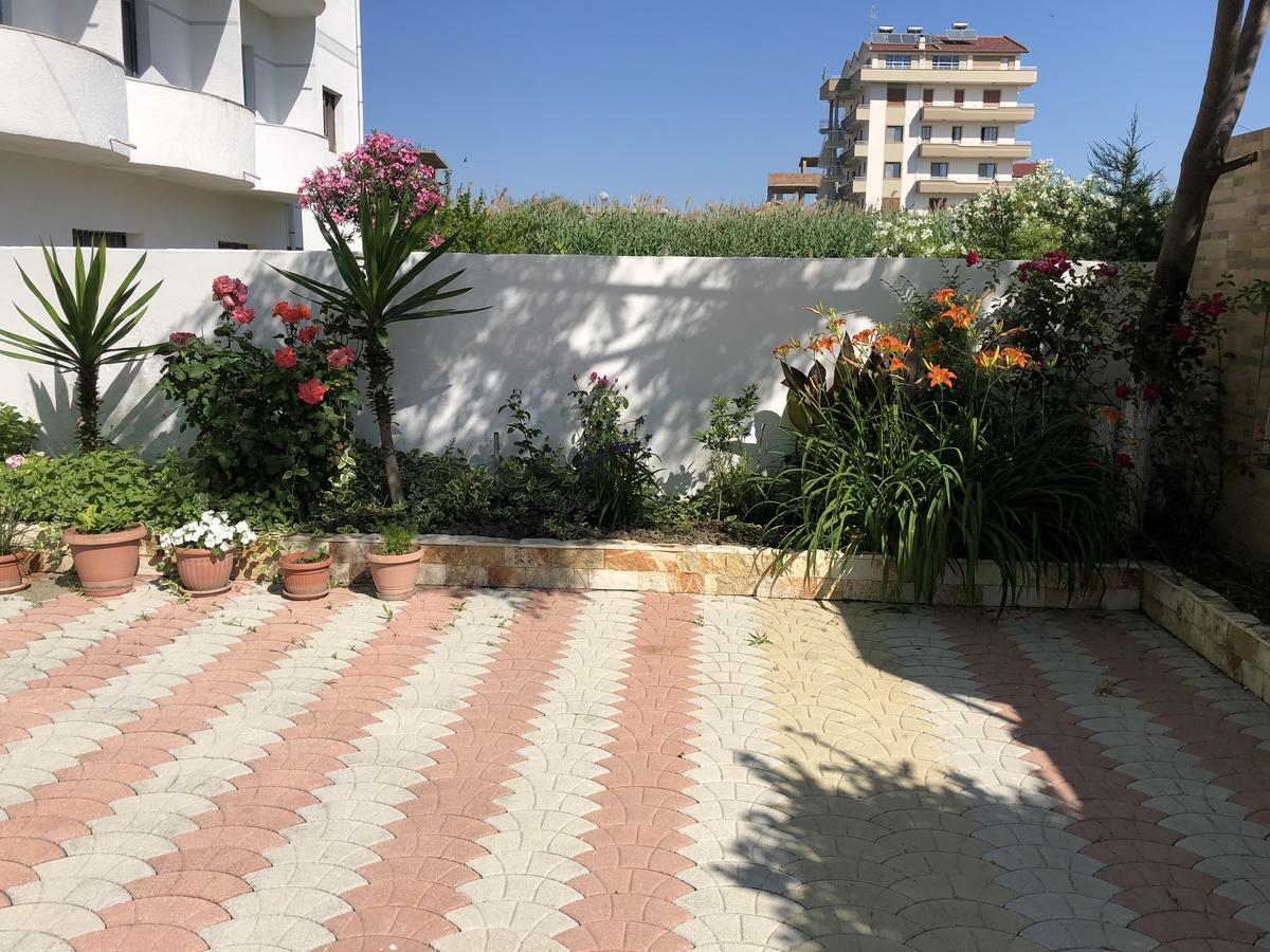 Guest House "Pisha" Durrës Exterior foto